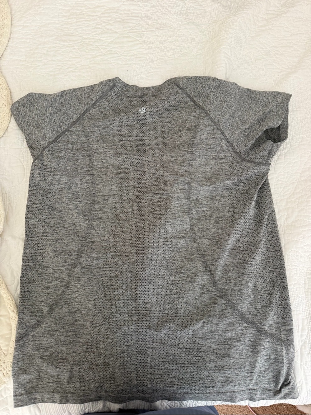 Lululemon Short Sleeve Seamless Swiftly Gray Performance Tee - Picture 2 of 4